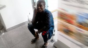 Полмесяца в аэропорту Актау:  20-летний нигериец не хочет на родину
